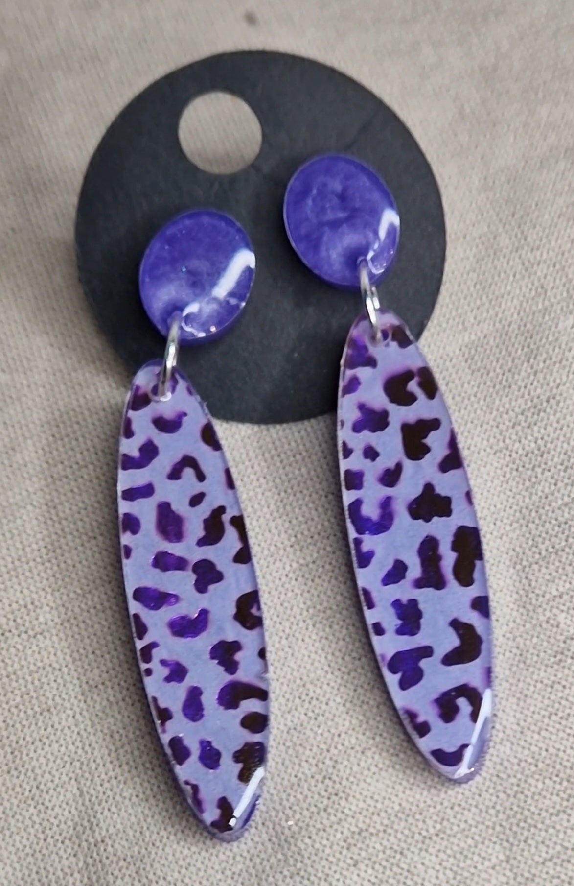 Ohrringe mit Motiv aus Epoxidharz