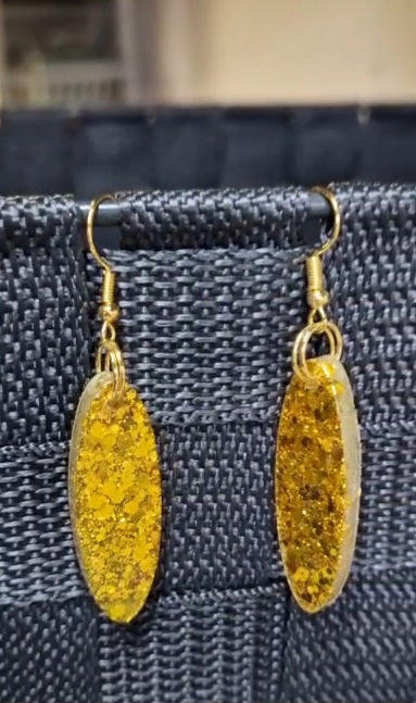 Ohrringe aus Resin in versch. Varianten