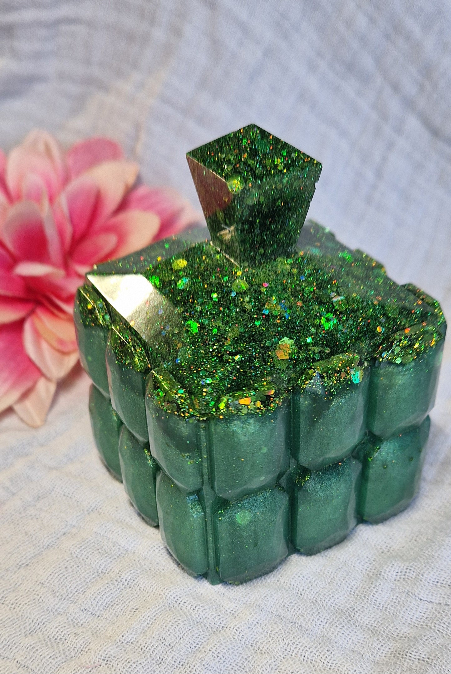 Dose "Kristall" aus Resin in versch. Farben