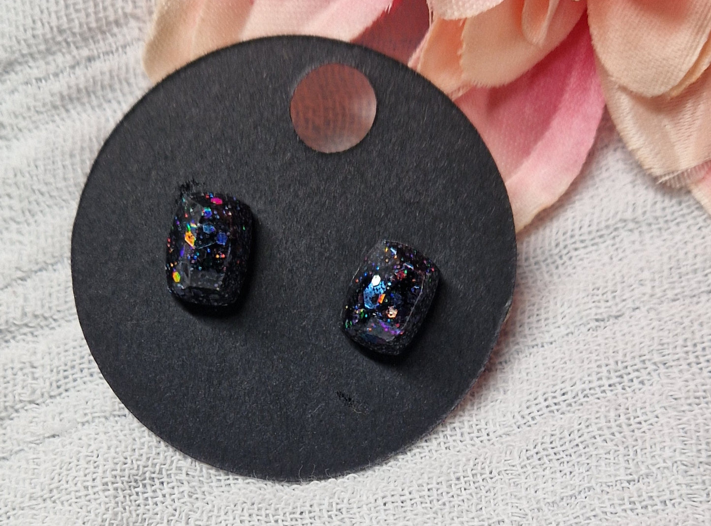 Stecker Ohrringe aus Resin in versch. Design