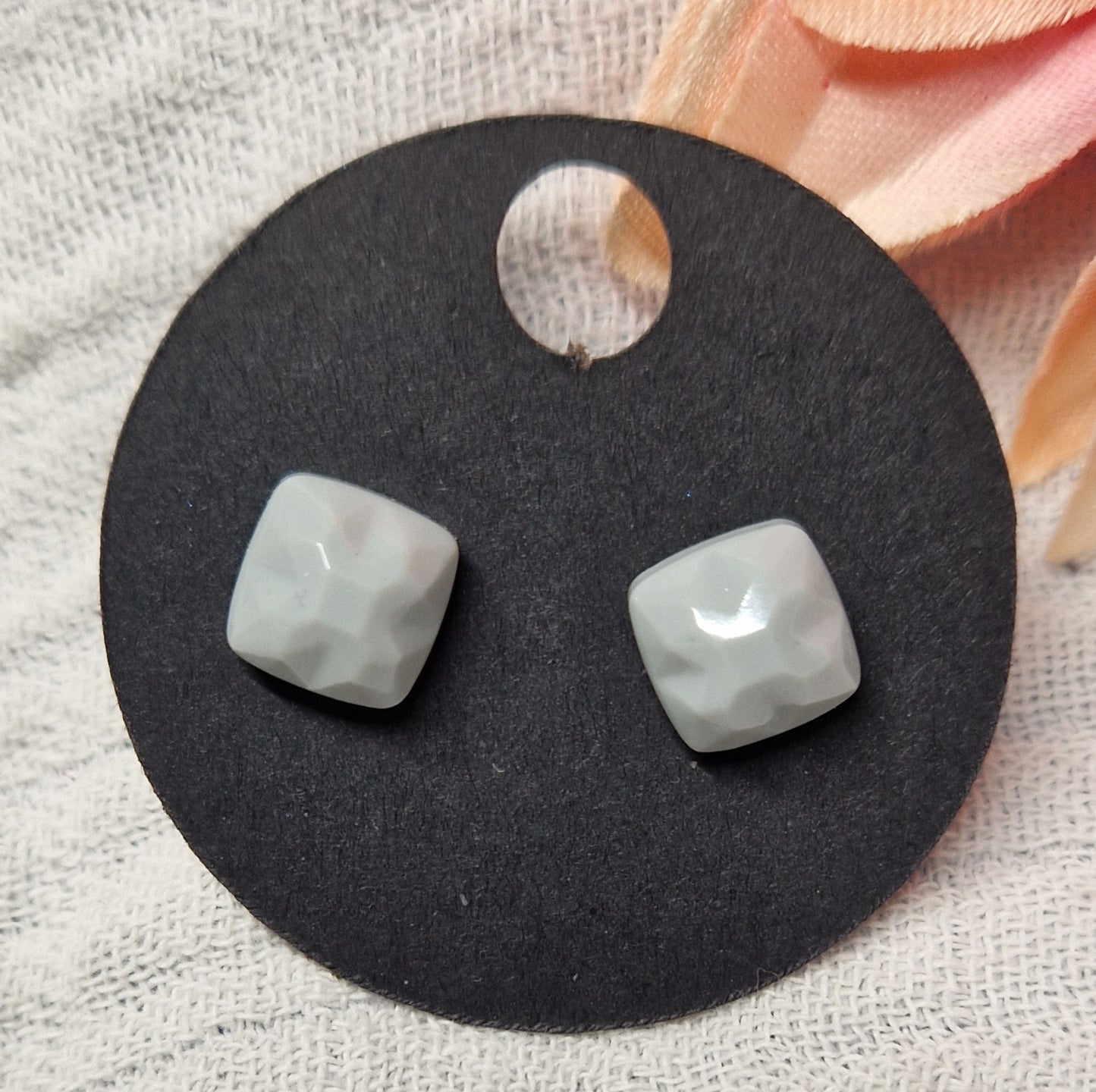 Stecker Ohrringe aus Resin in versch. Design