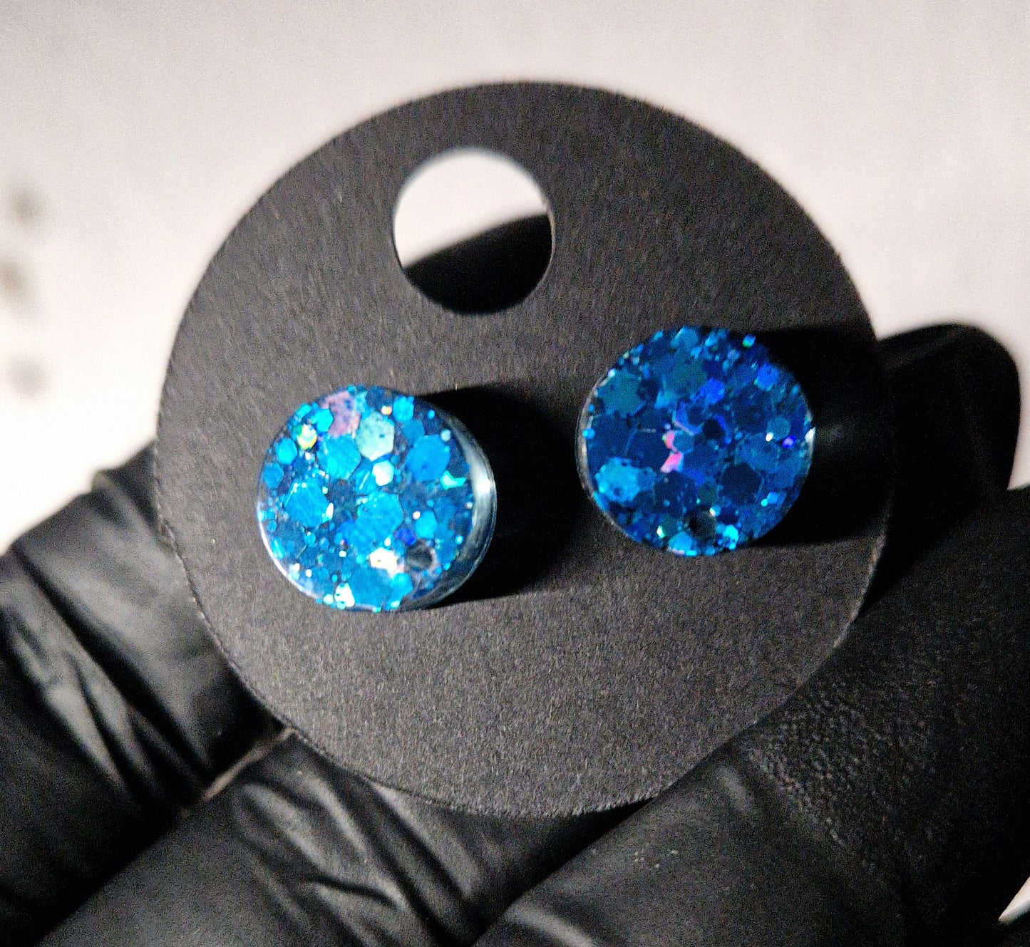 Stecker Ohrringe aus Resin in versch. Design