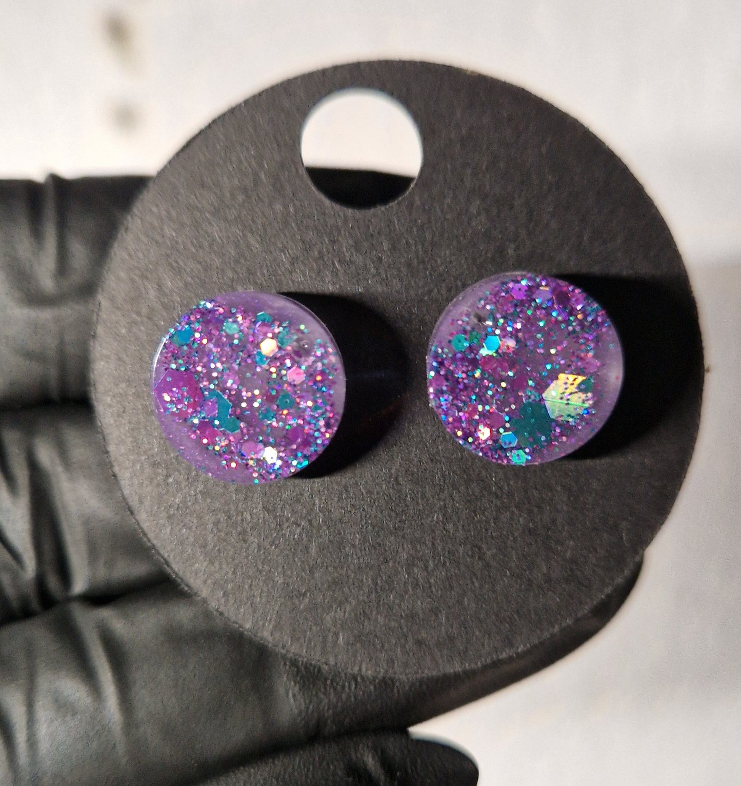 Stecker Ohrringe aus Resin in versch. Design