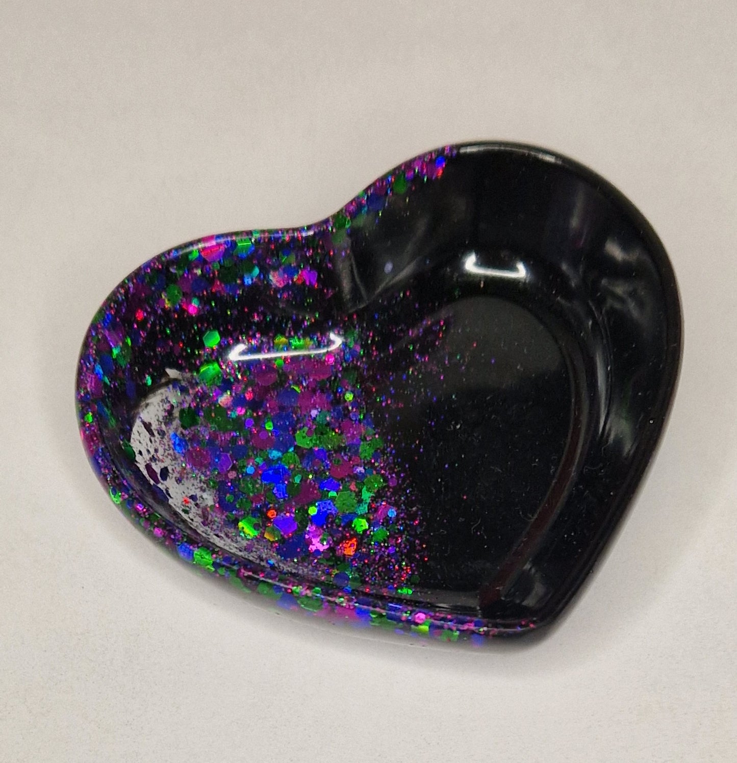 Kleine Herzschale aus Epoxidharz in versch. Designs