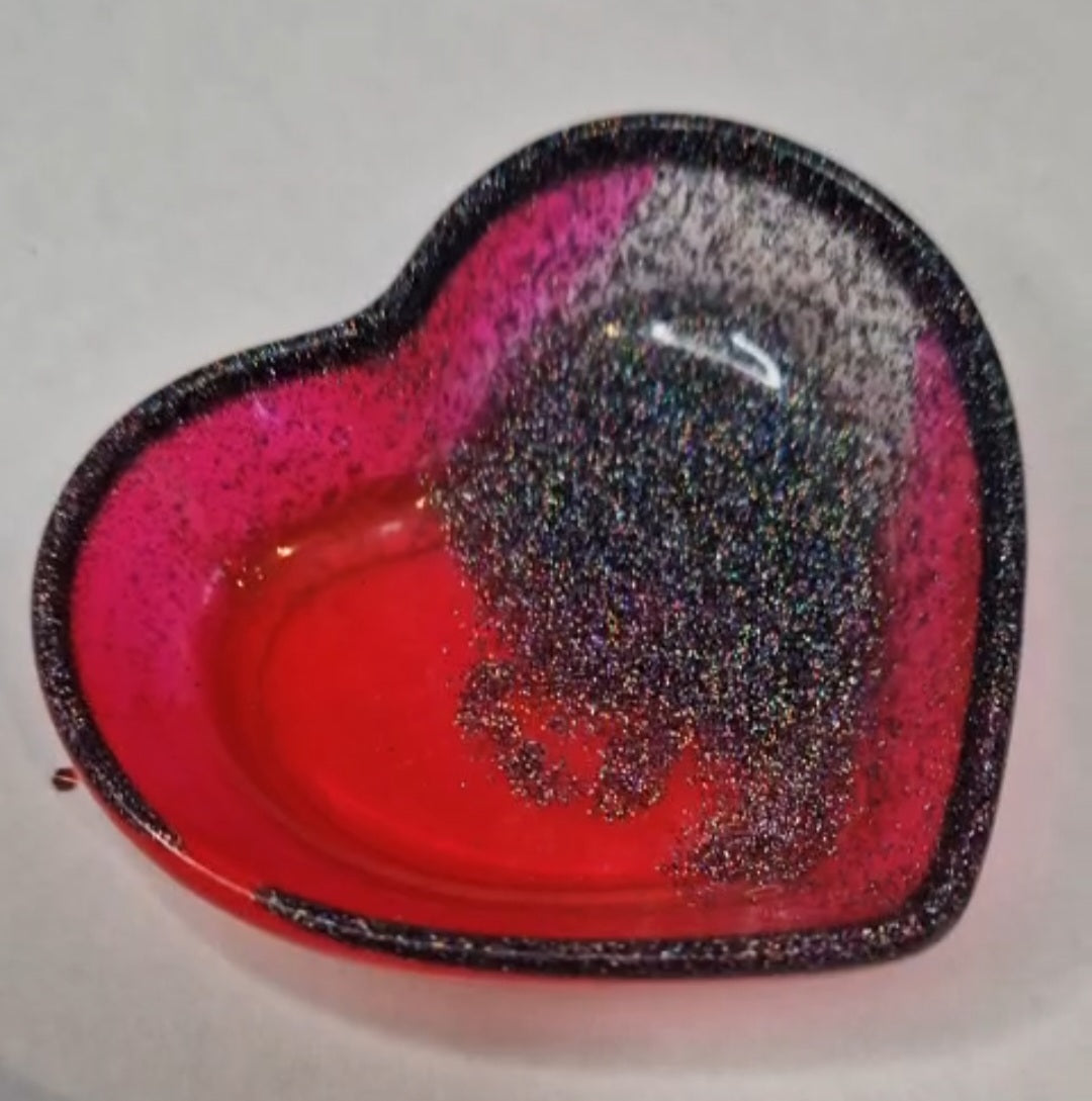 Kleine Herzschale aus Epoxidharz in versch. Designs