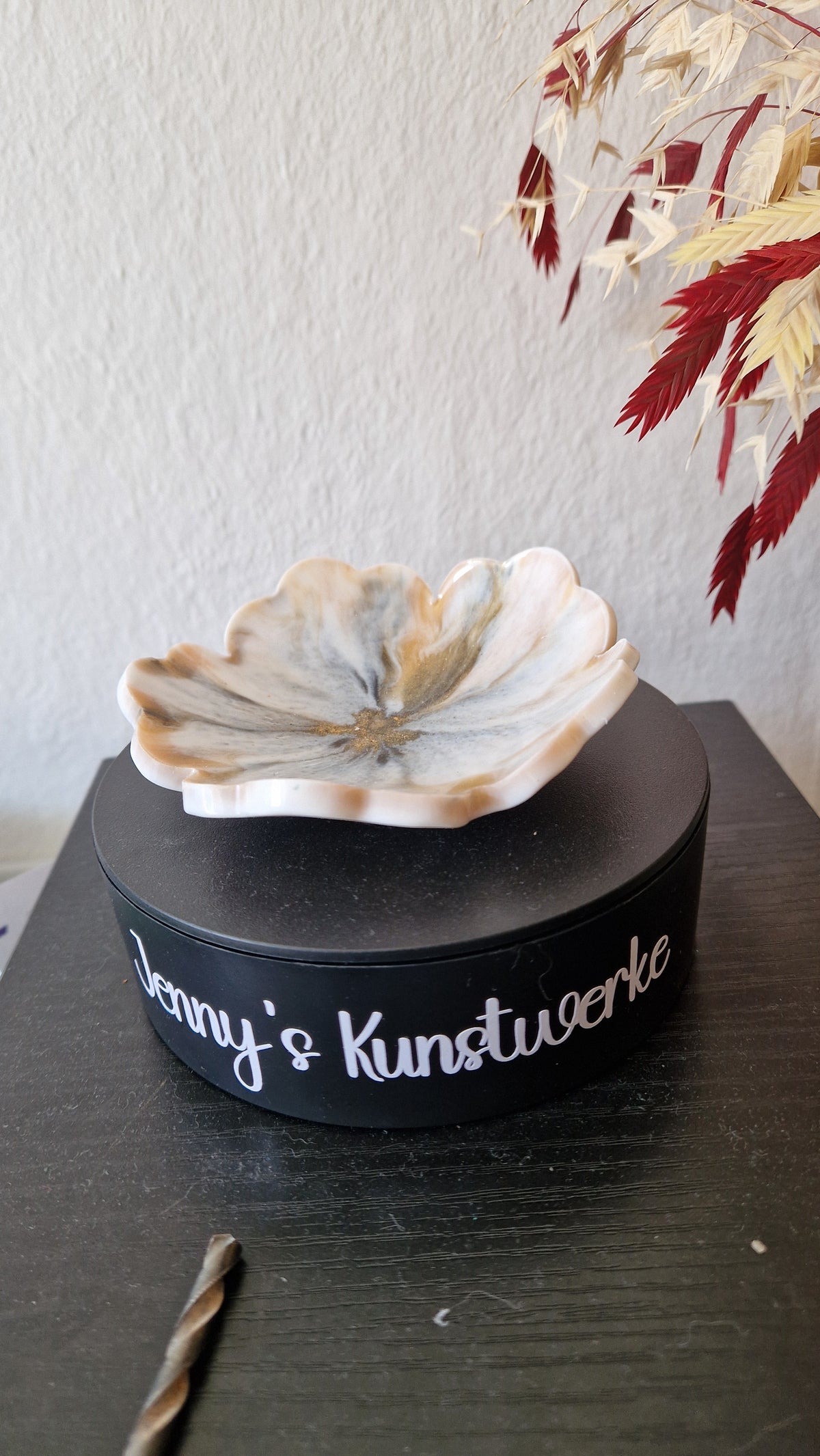 Kleine Blumenschale aus Epoxidharz
