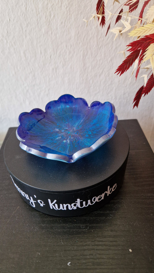 Kleine Blumenschale aus Epoxidharz