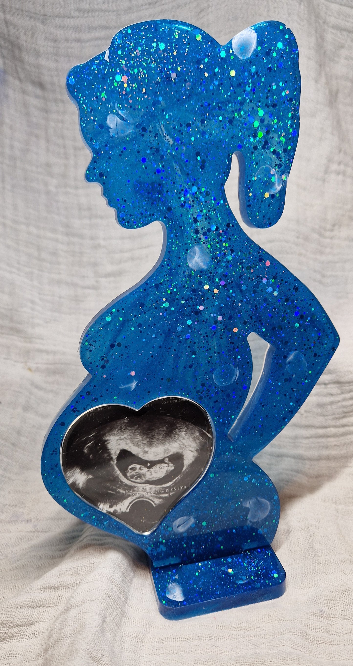 Schwangere Mama mit Baby Aufsteller aus Resin in deiner Wunschfarbe