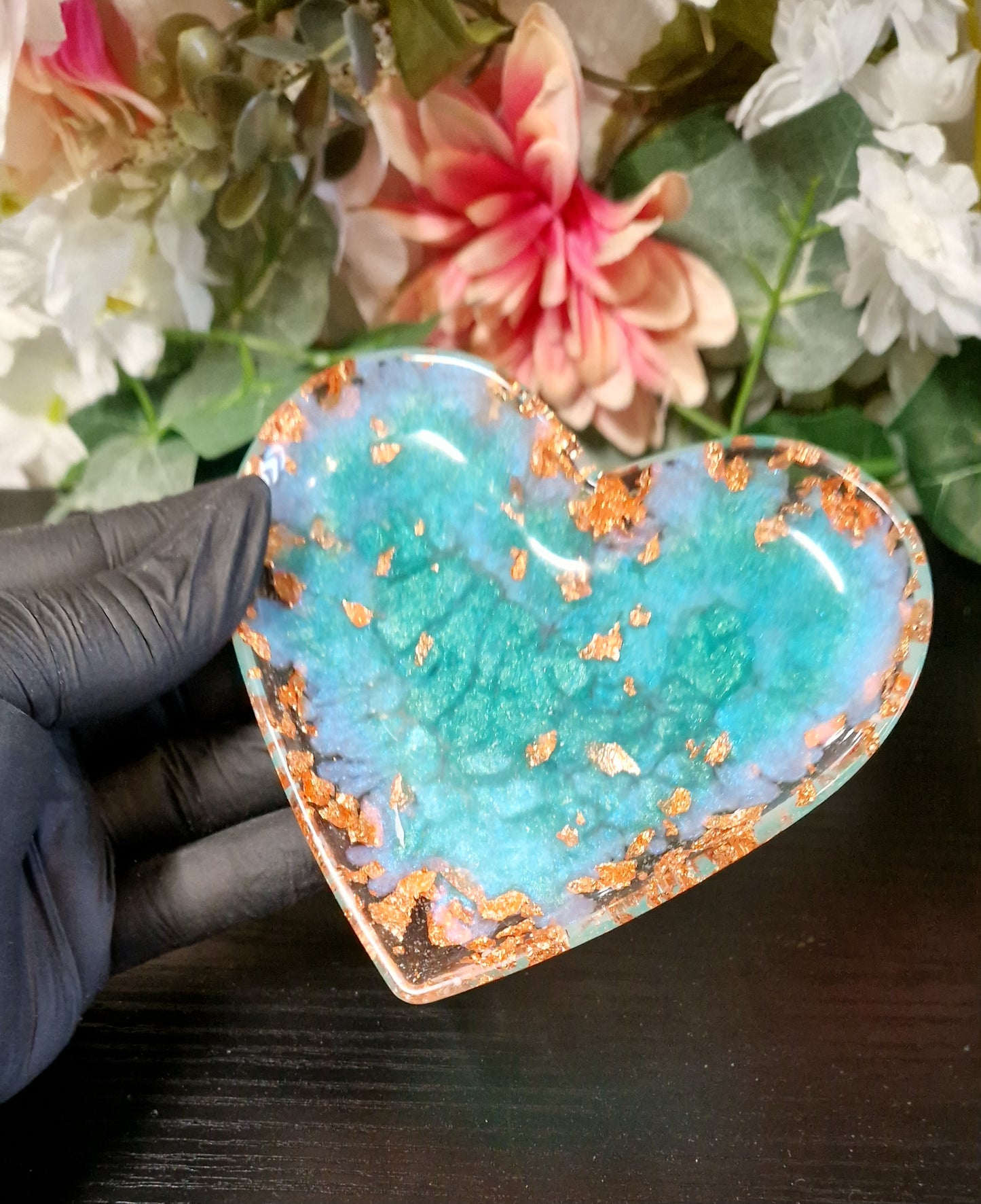 Kleine Herzschalen aus Resin versch. Farben