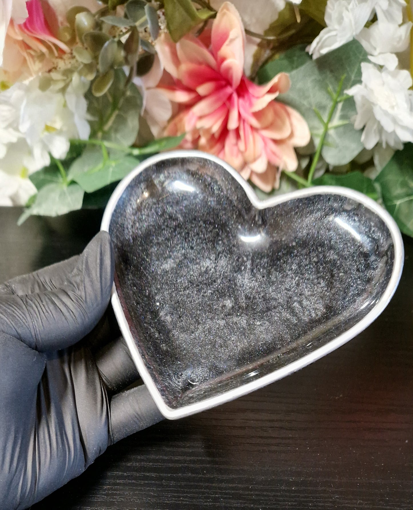 Kleine Herzschalen aus Resin versch. Farben