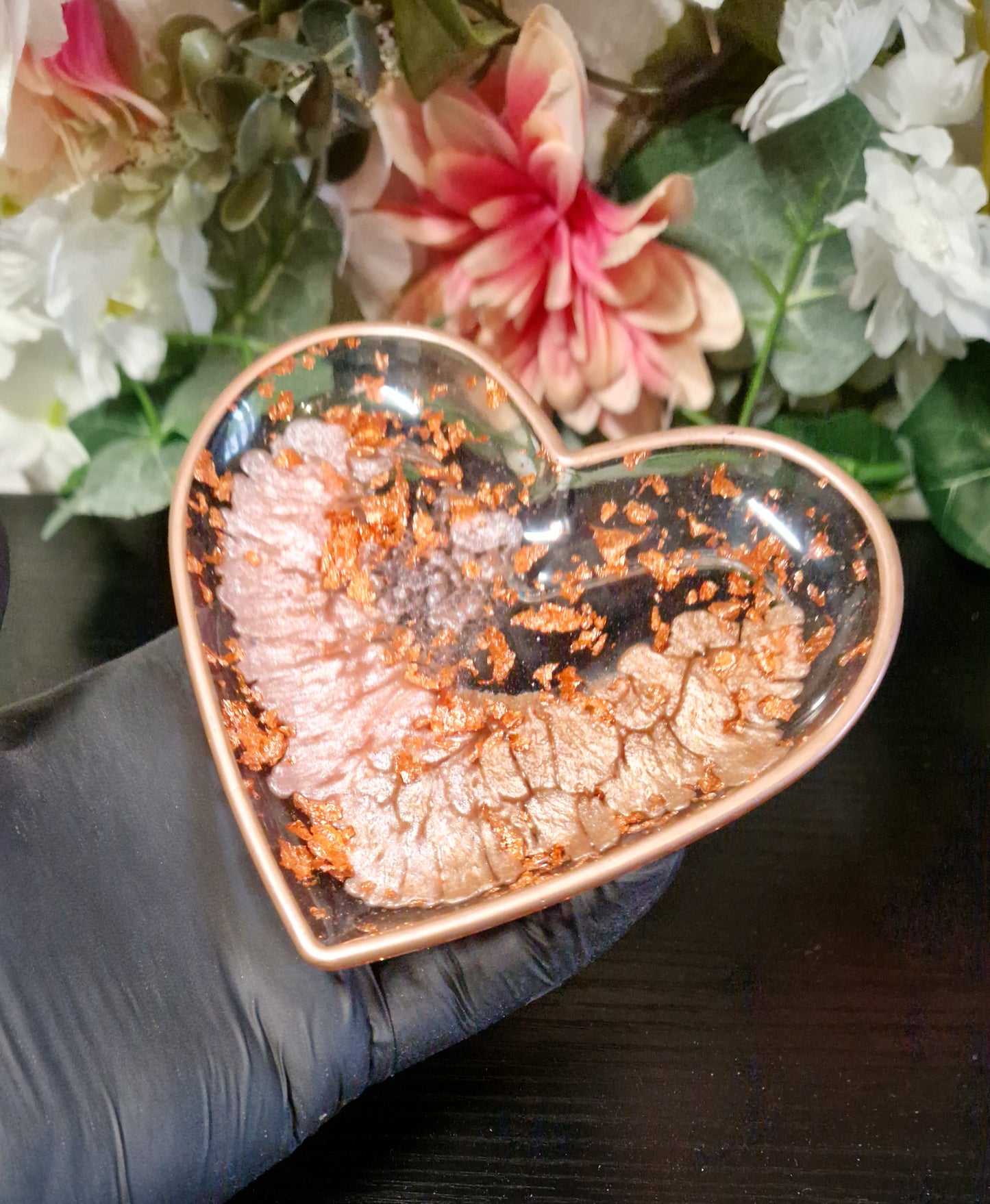 Kleine Herzschalen aus Resin versch. Farben