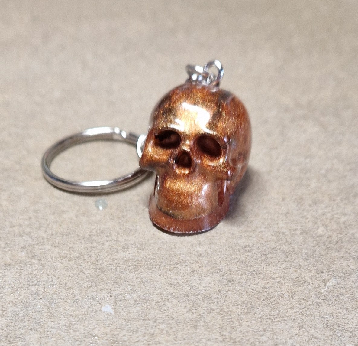 Totenkopf Schlüsselanhänger aus Resin