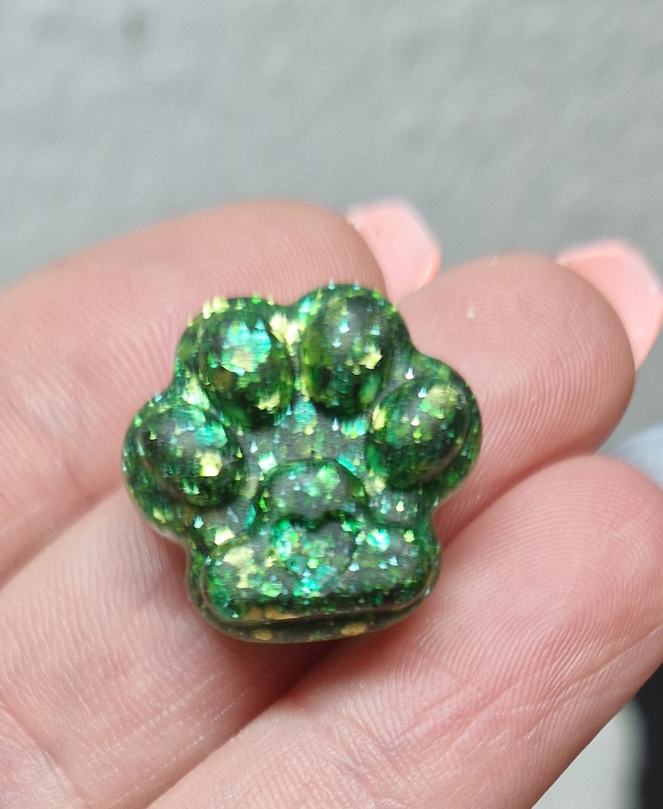 Buchstaben Schlüsselanhänger aus Resin in deiner Wunschfarbe