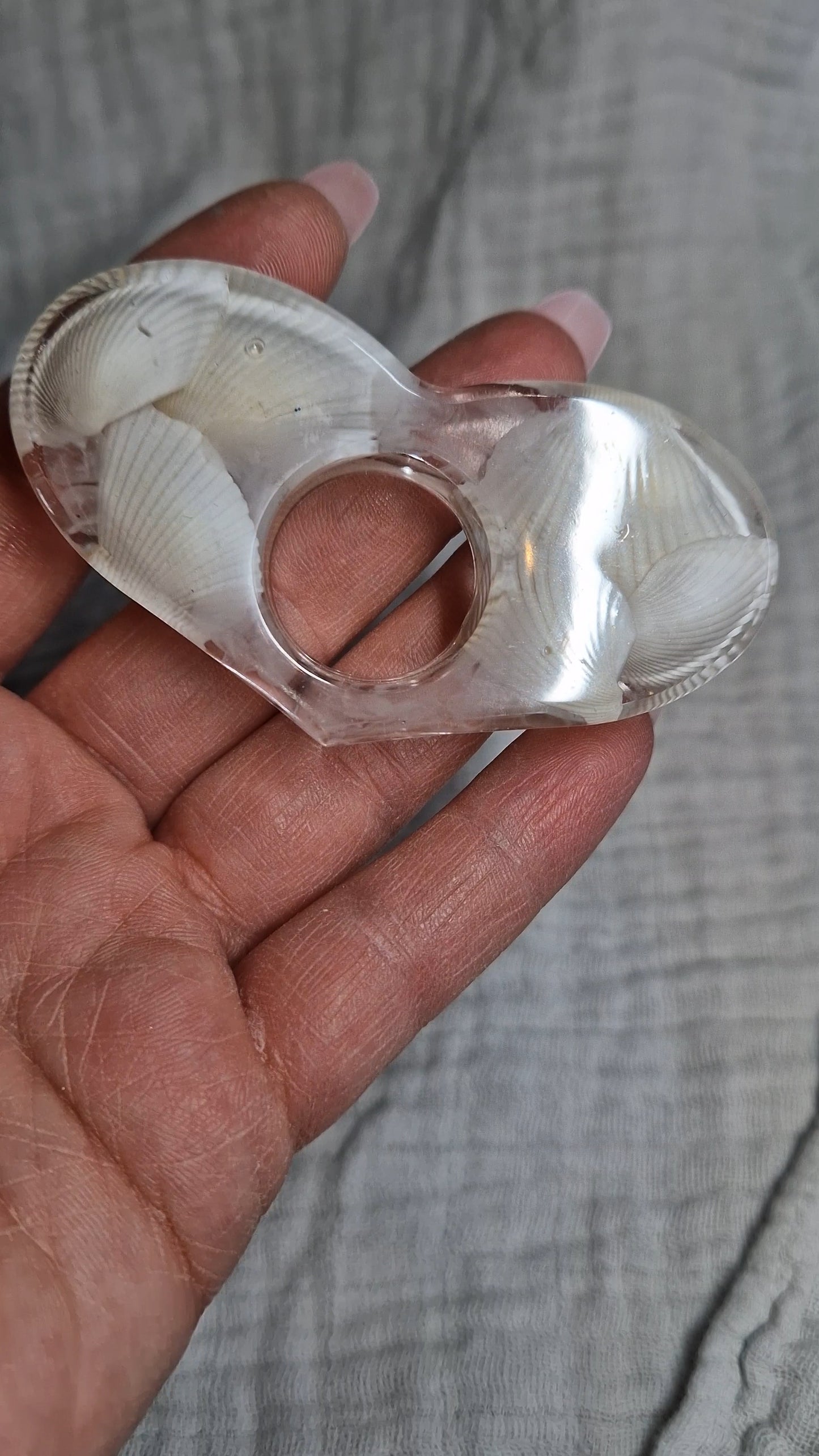 Buchseitenhalter aus Resin in versch. Farben