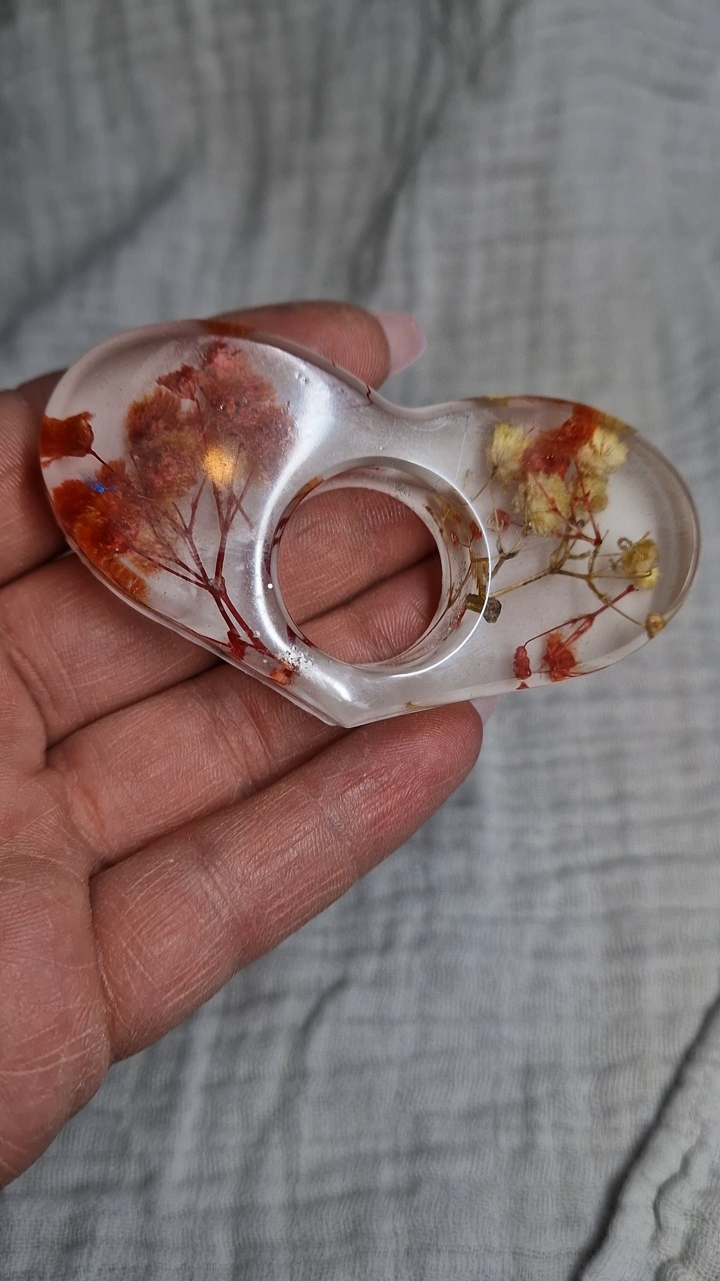 Buchseitenhalter aus Resin in versch. Farben