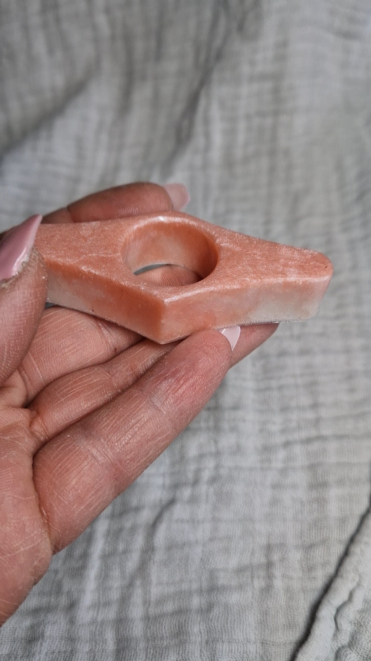 Buchseitenhalter aus Resin in versch. Farben