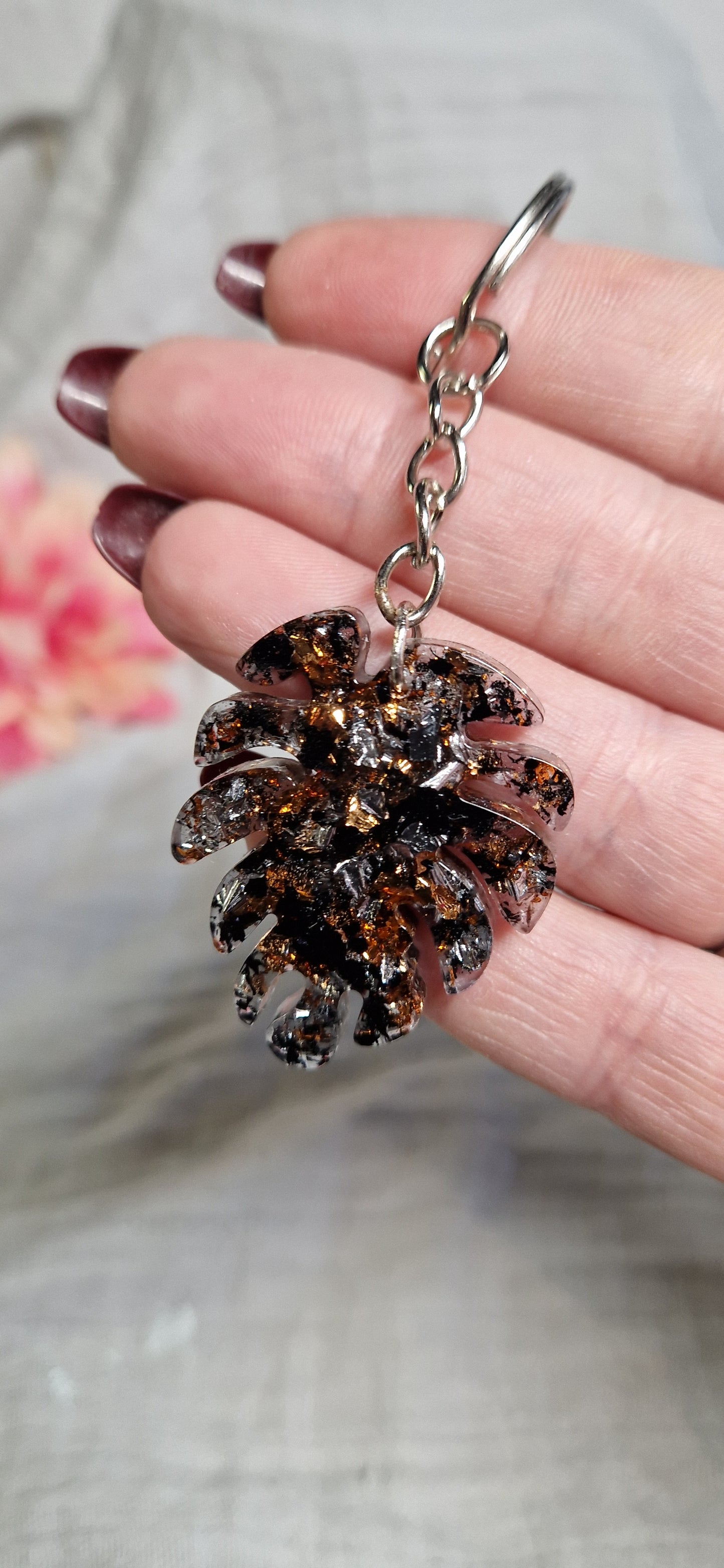 Schlüsselanhänger "Blatt" aus Resin in versch. Designs