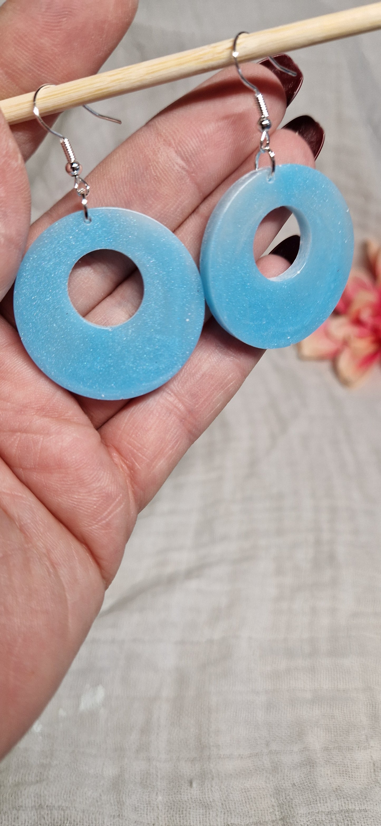 Ohrringe aus Epoxidharz in versch. Designs