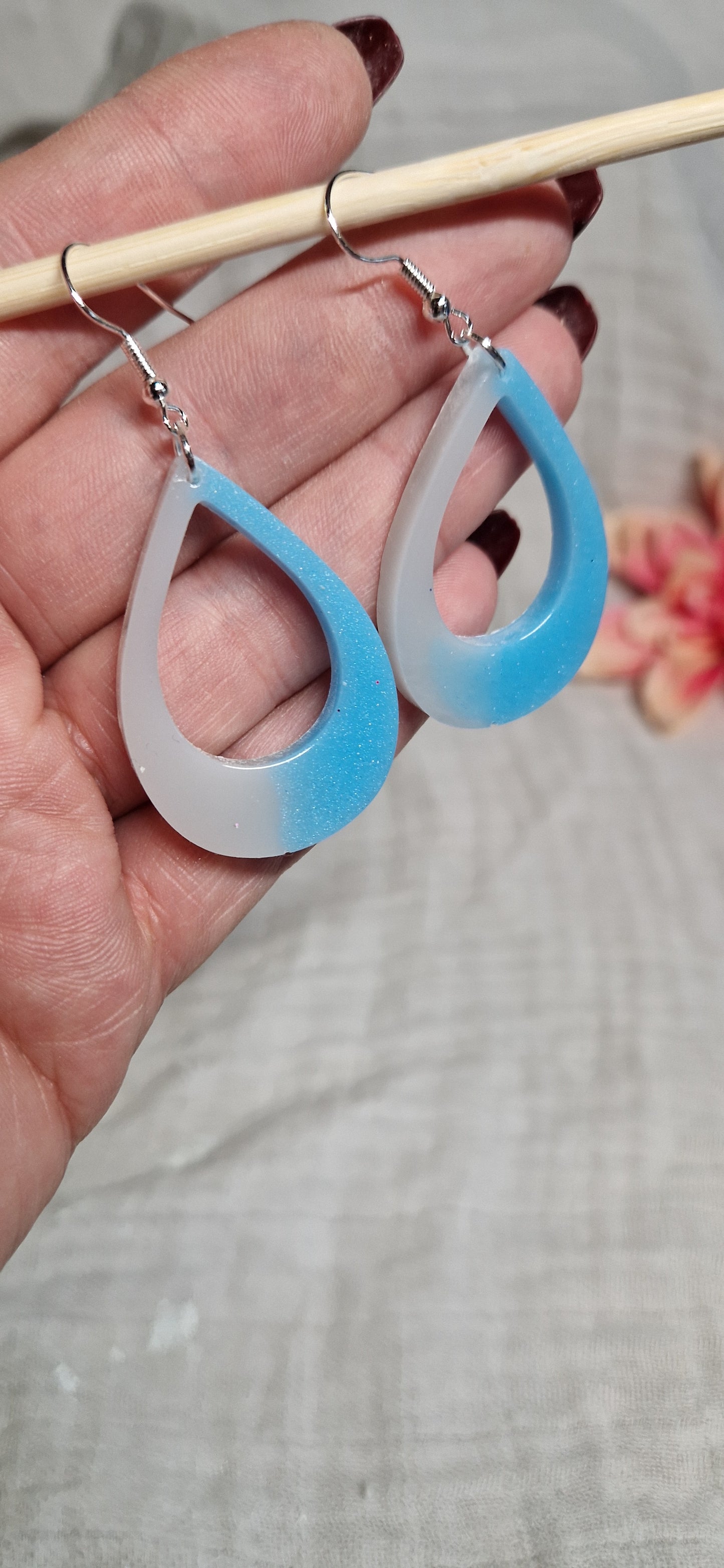 Ohrringe aus Epoxidharz in versch. Designs