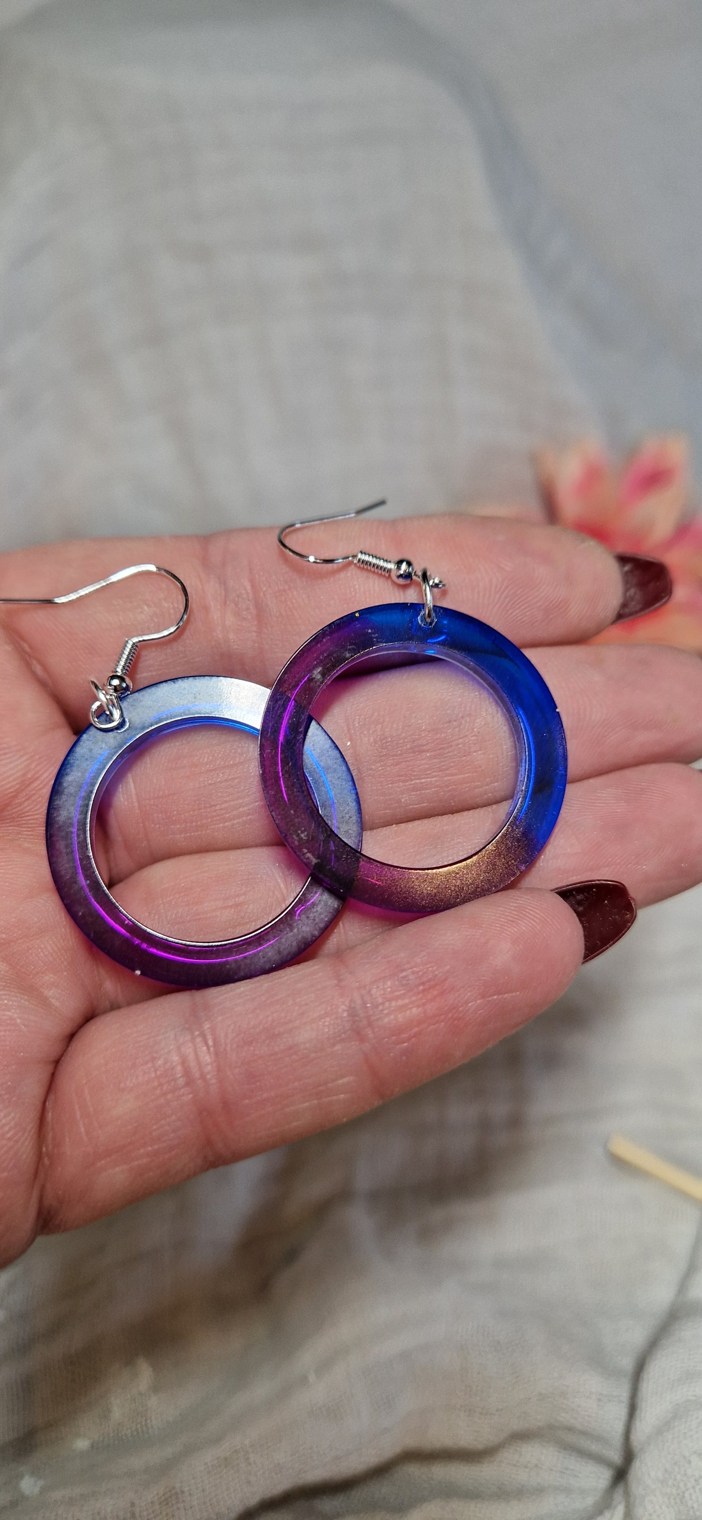 Ohrringe aus Epoxidharz in versch. Designs