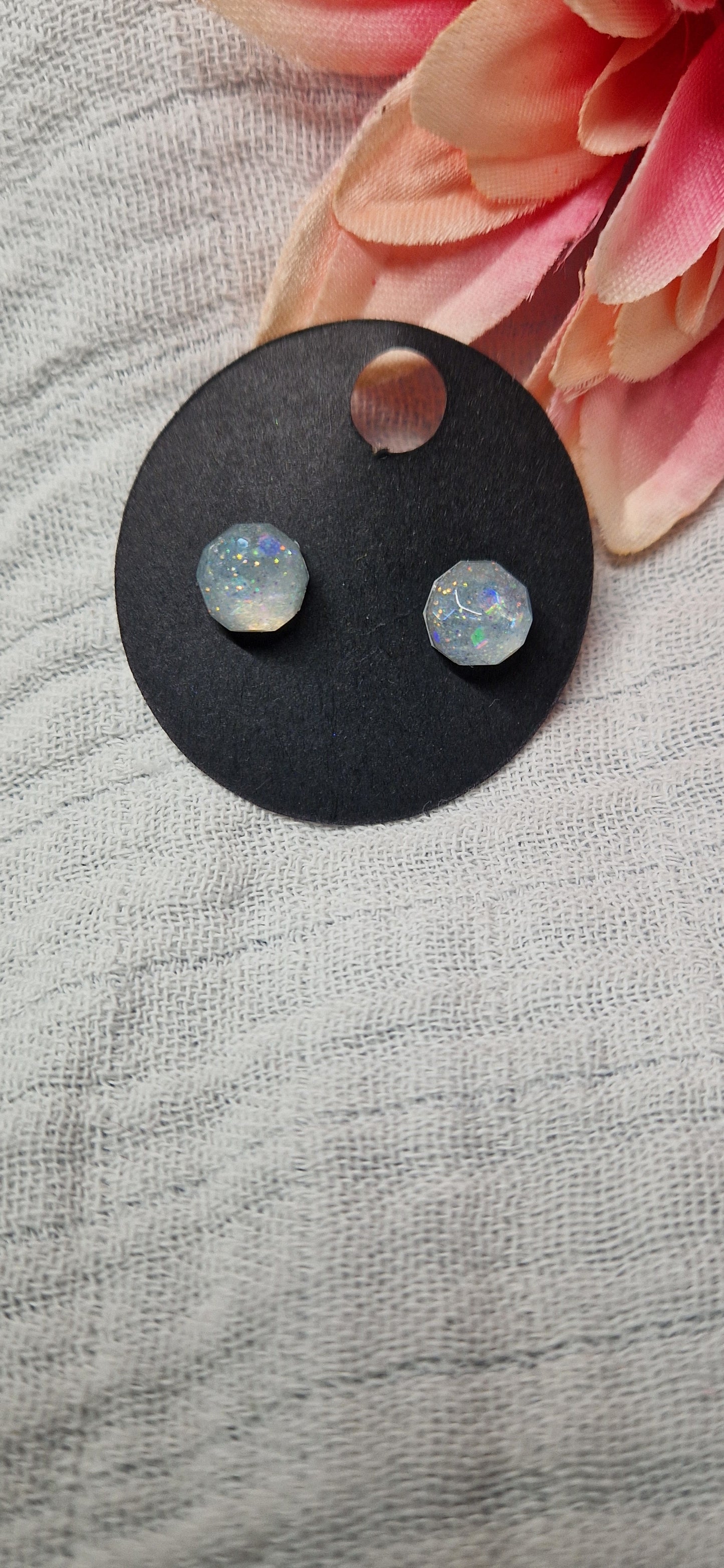 Stecker Ohrringe aus Resin in versch. Design