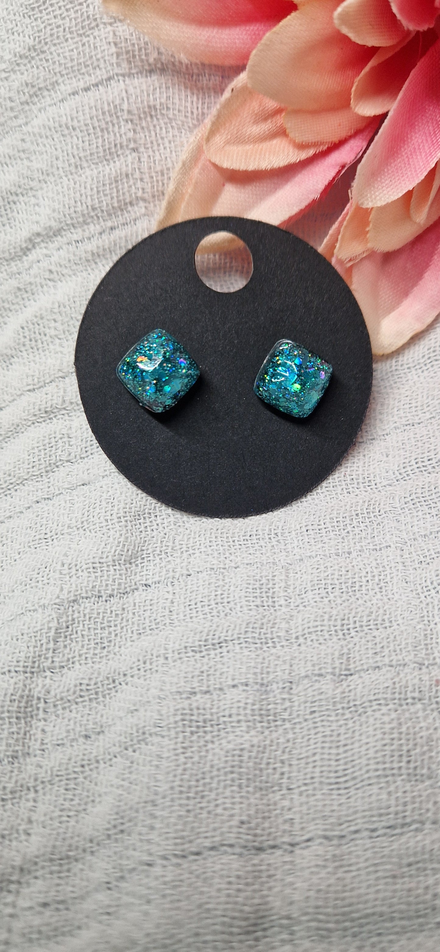 Stecker Ohrringe aus Resin in versch. Design