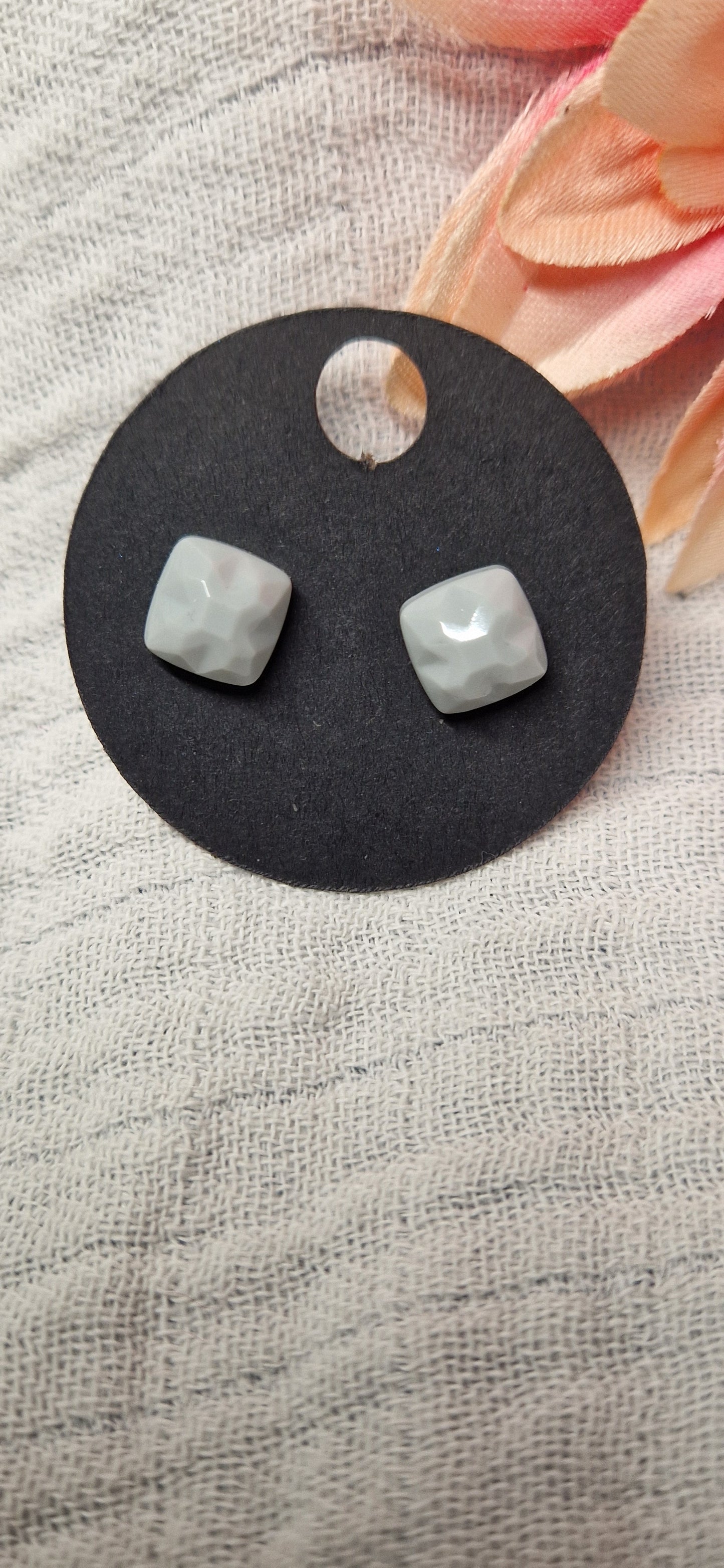 Stecker Ohrringe aus Resin in versch. Design