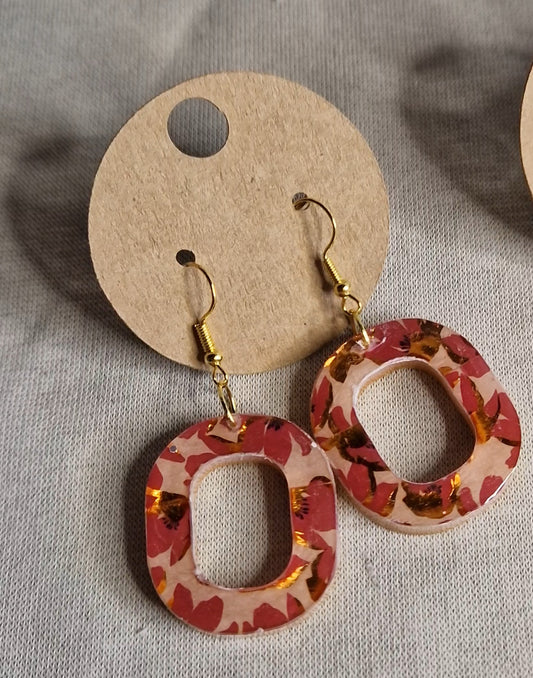 Ohrringe mit Motiv aus Epoxidharz
