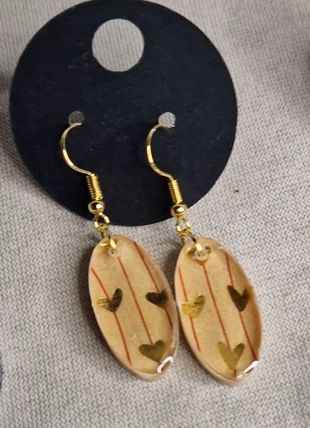 Ohrringe mit Motiv aus Epoxidharz