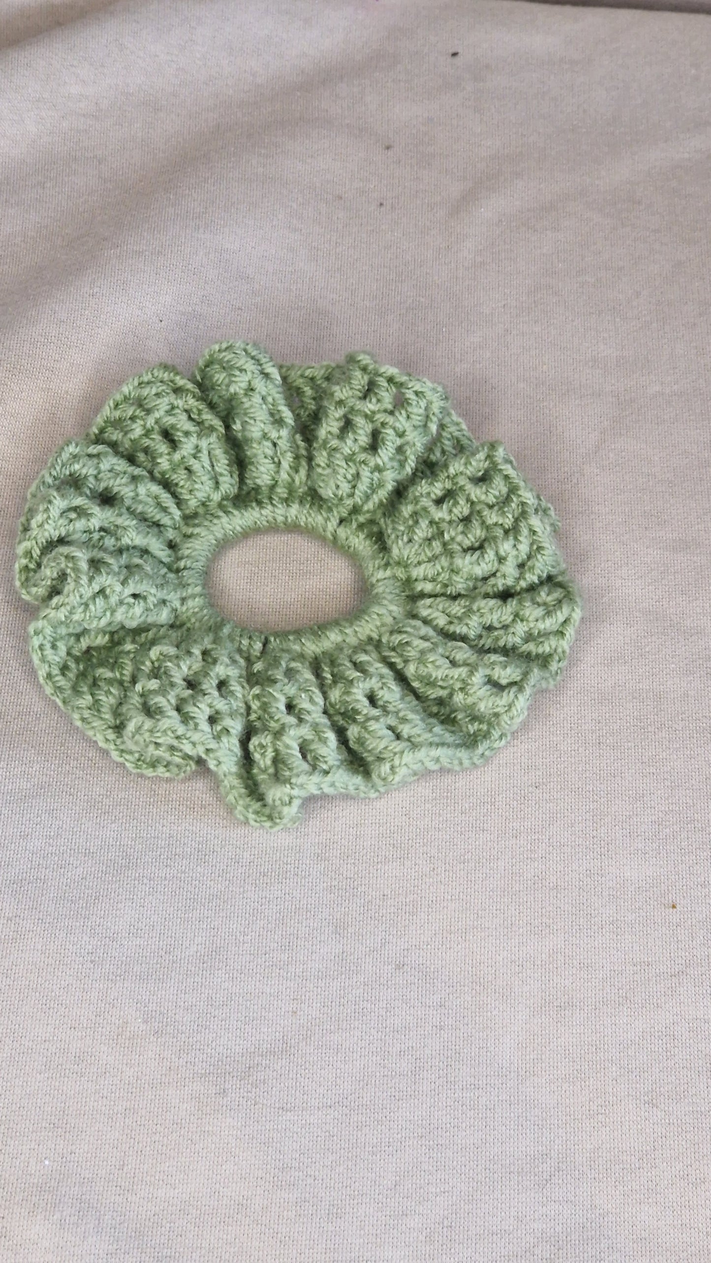 Gehäkelte Scrunchie "groß" in versch. Farben