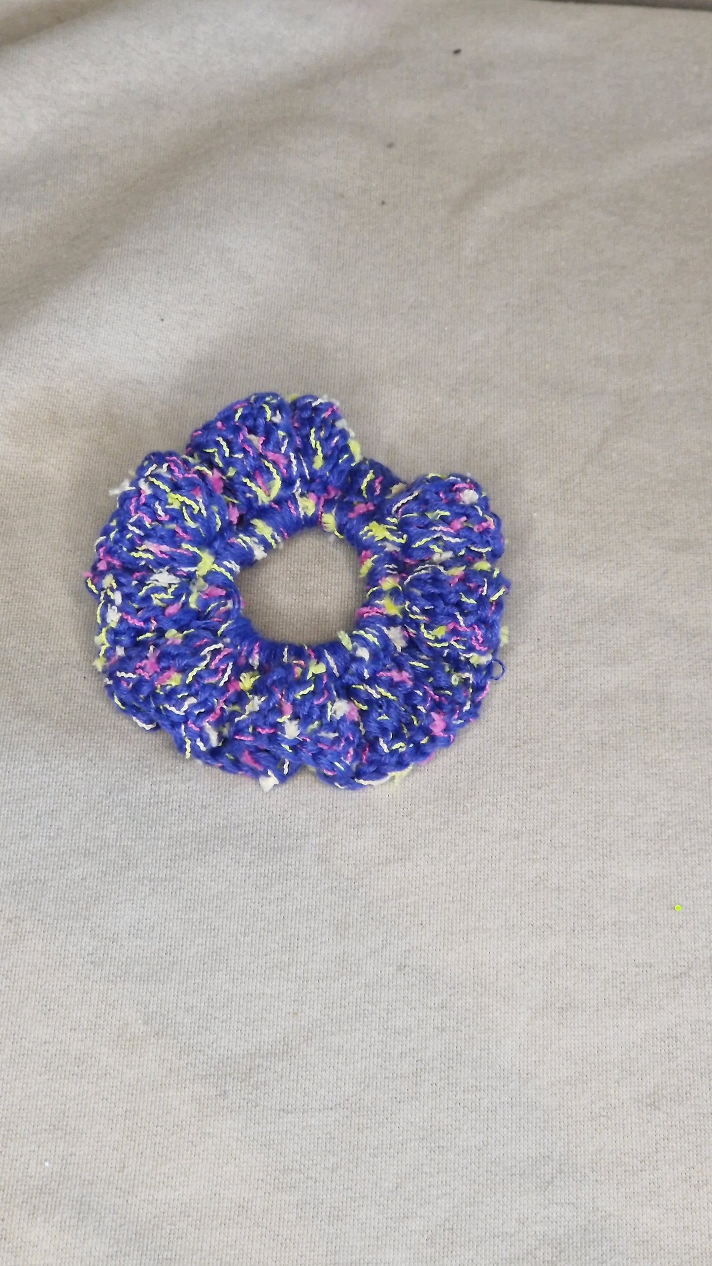 Gehäkelte Scrunchie "klein" in versch. Farben