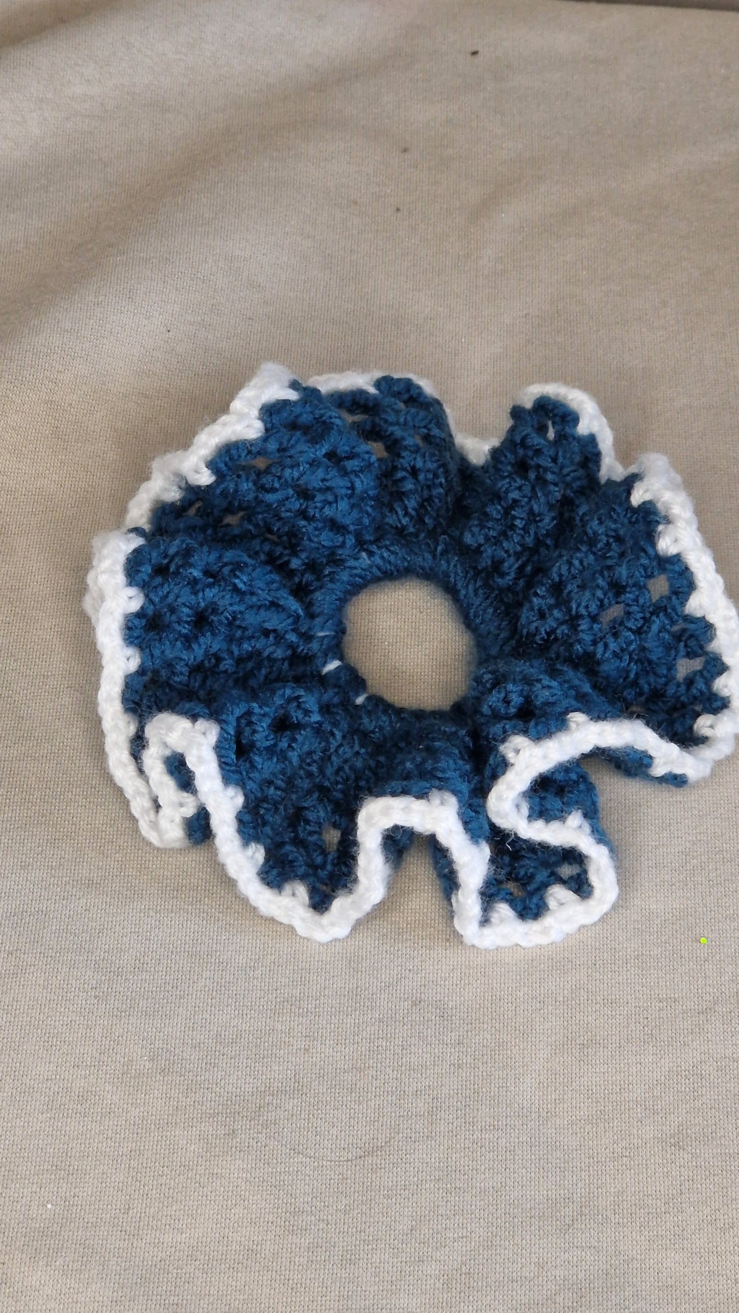 Gehäkelte Scrunchie "groß" in versch. Farben