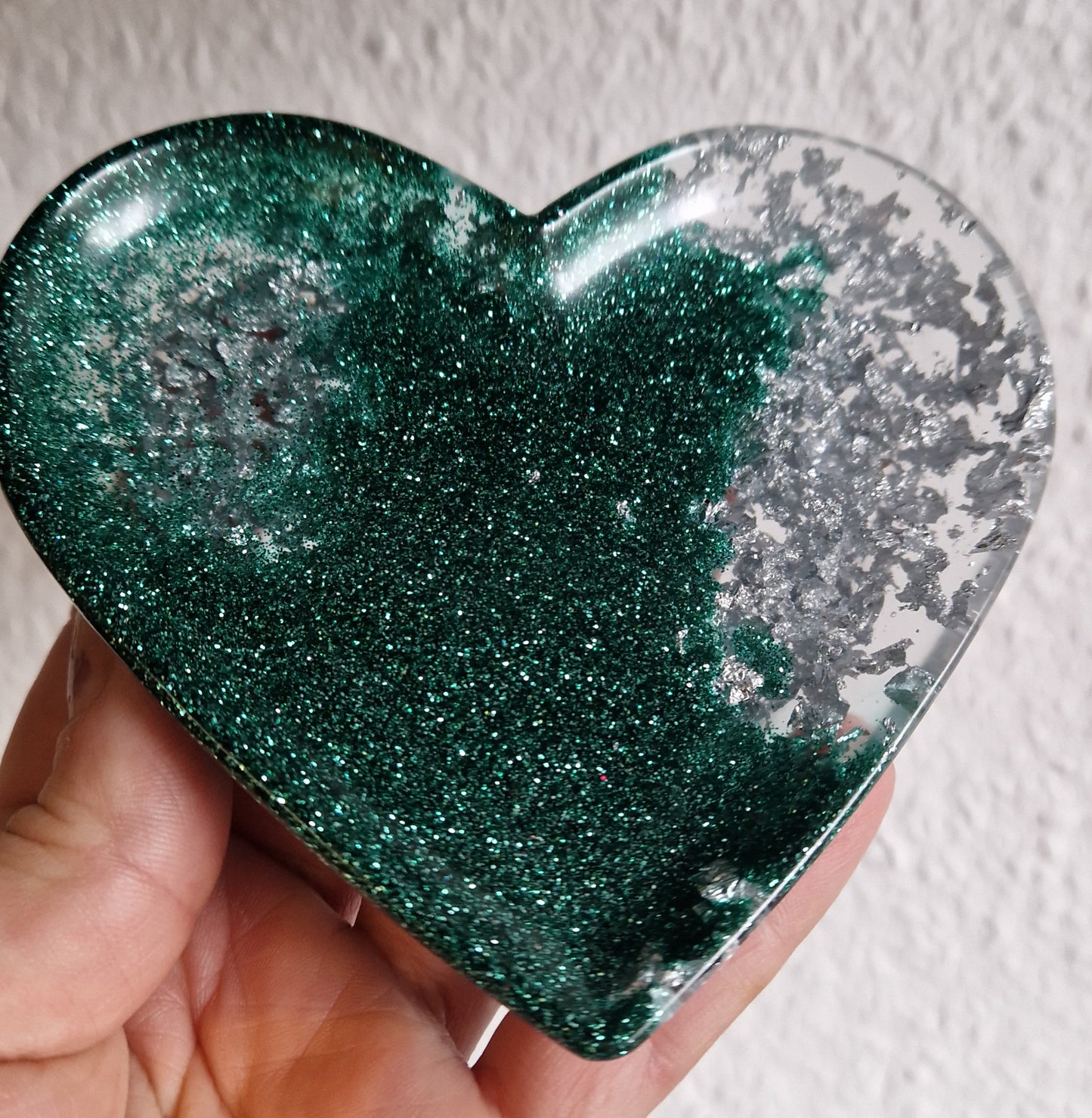 Kleine Herzschalen aus Resin versch. Farben