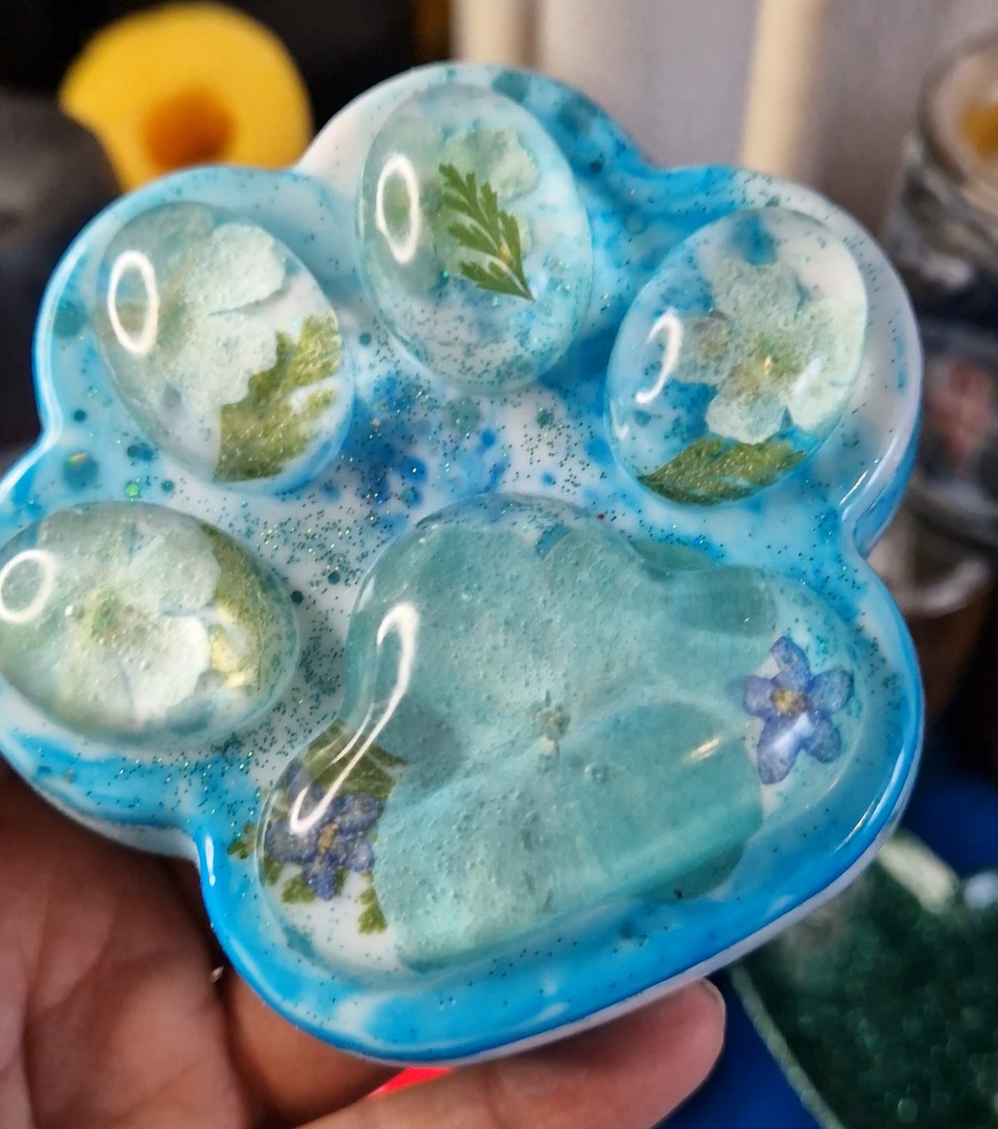 Dose "Pfote" aus Resin