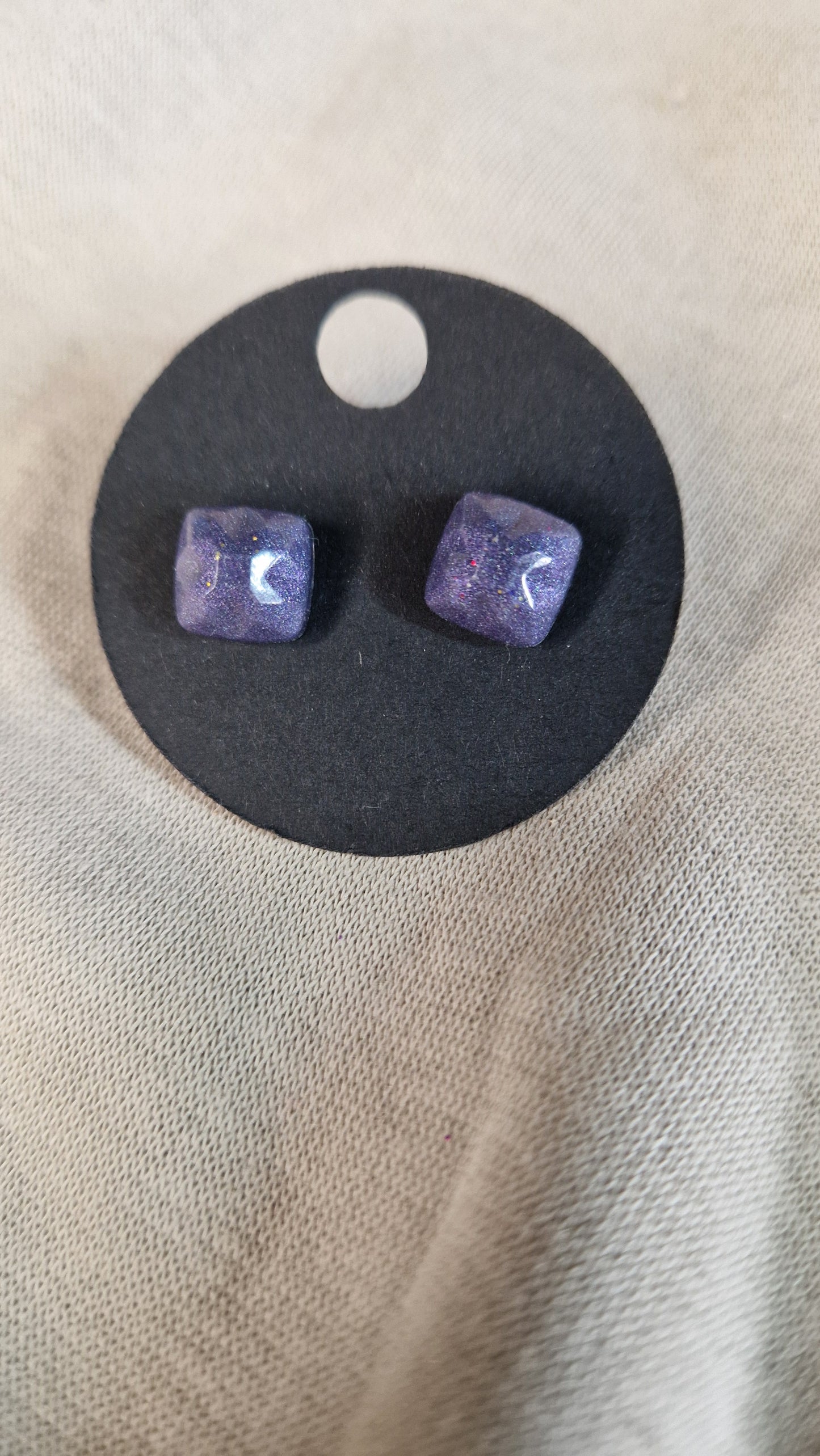 Stecker Ohrringe aus Resin in versch. Design