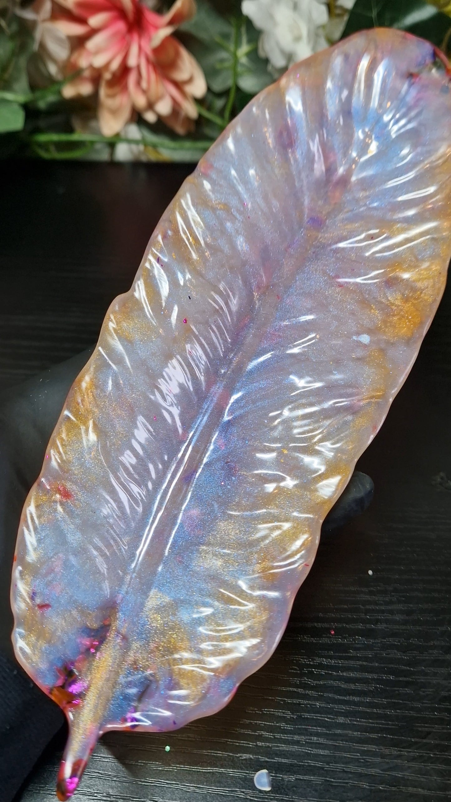 Schale "Feder" aus Resin in versch. Farben