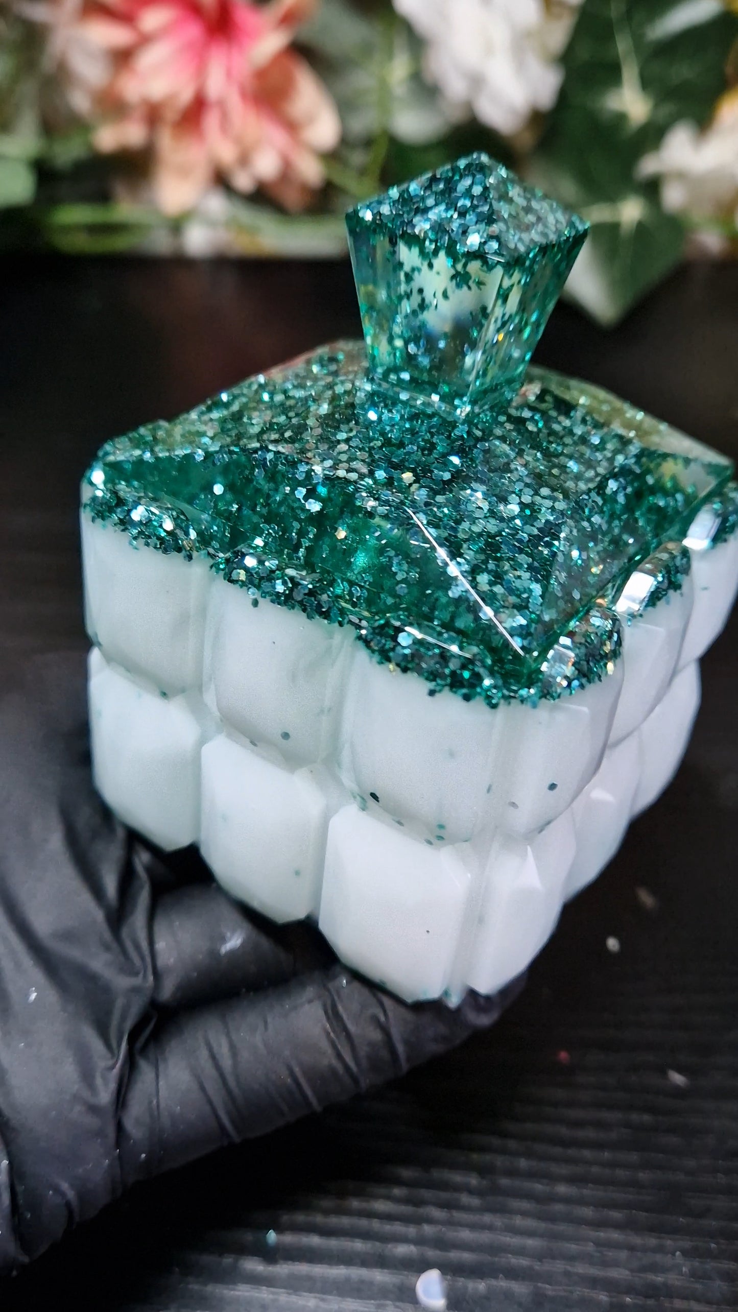 Dose "Kristall" aus Resin in versch. Farben