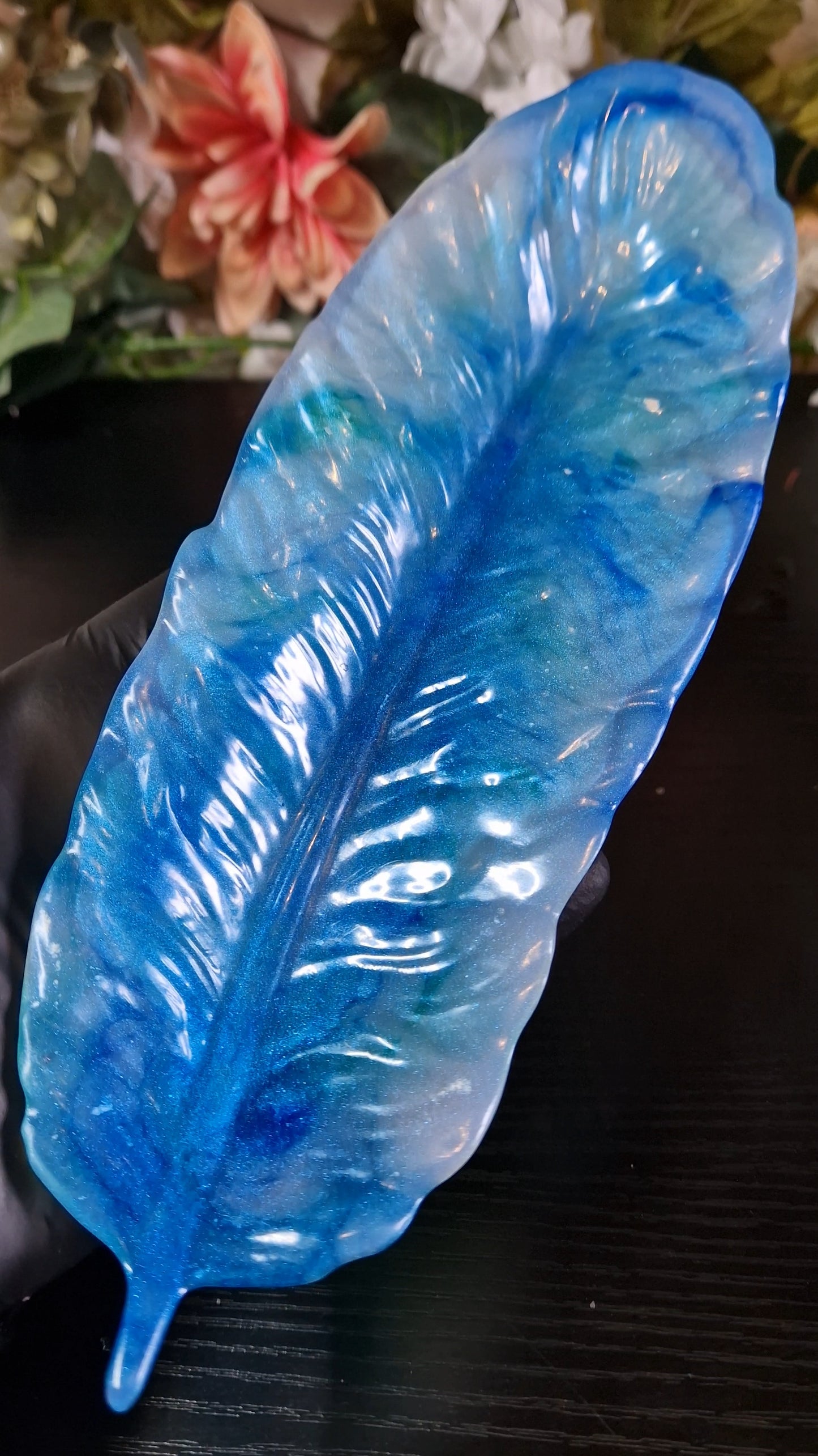 Schale "Feder" aus Resin in versch. Farben